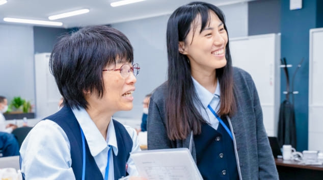 事務部門の社員画像